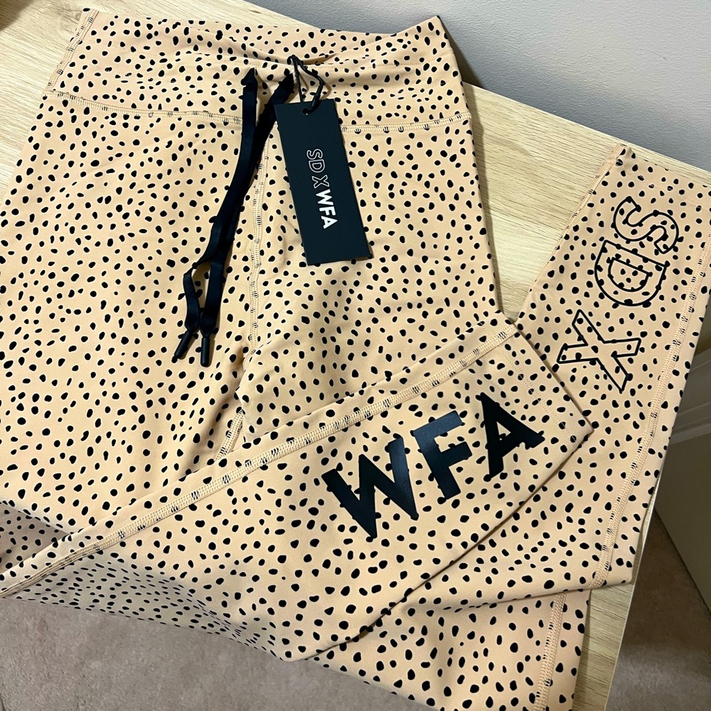 NWT! White Fox leggings, size small